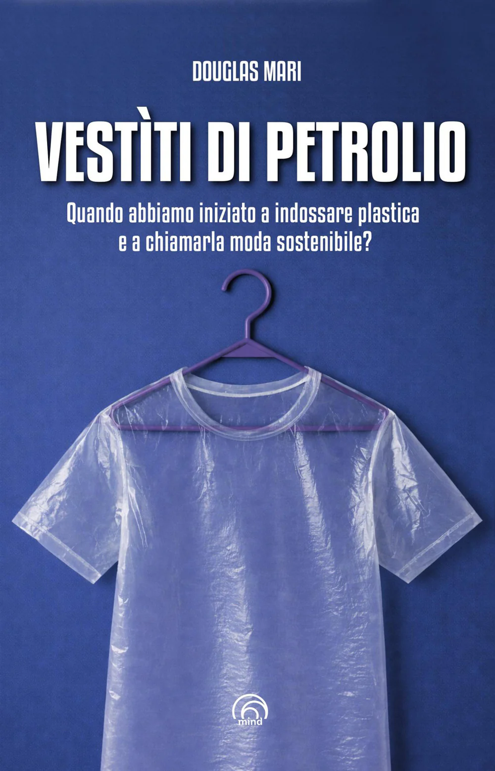 Vestìti di petrolio. Quando abbiamo iniziato a indossare plastica e a chiamarla moda sostenibile?